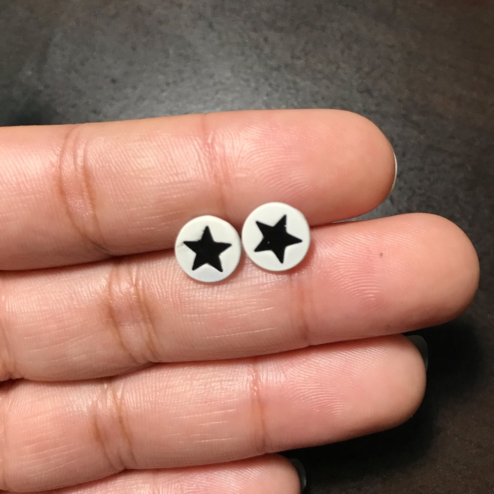 Black star earrings